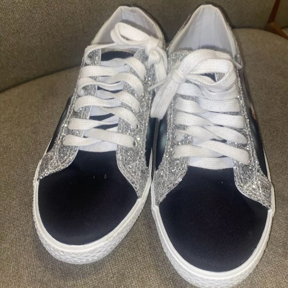 Ladies size 9:5 Elvis Presley canvas preowned shoes Bradford exchange exclusive - Picture 4 of 5